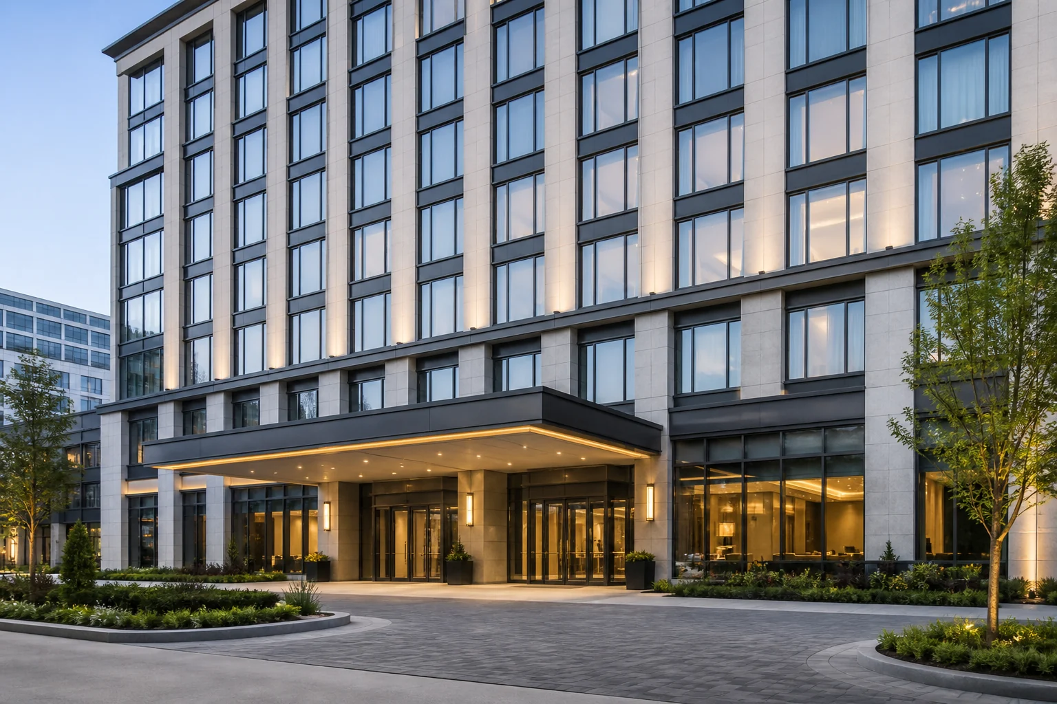 Hotel with aluminum guest-room windows
